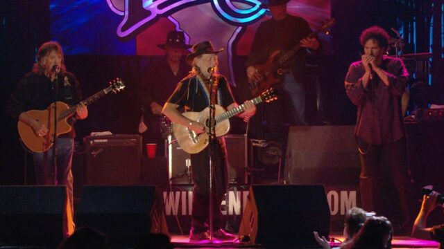 Willie Nelson at Billy Bob’s Texas
